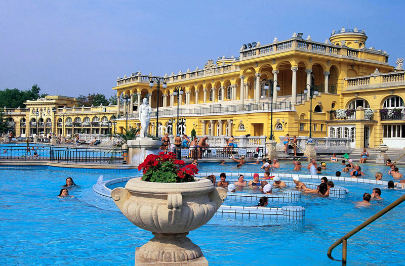 talb about travel terme di Budapest Bagni Széchenyi piscina esterna