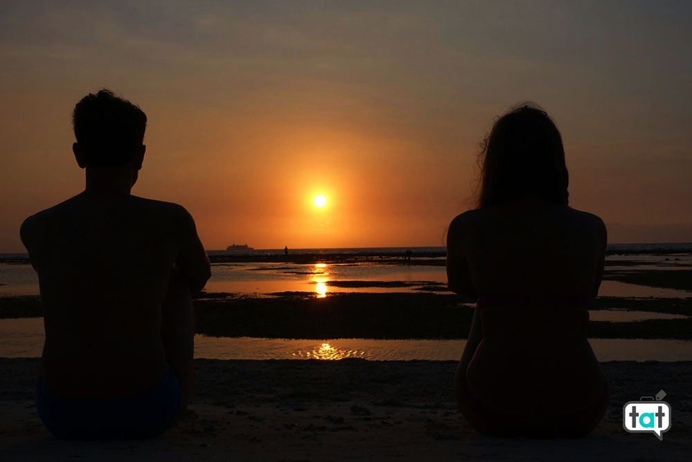 talk about travel gili trawagan spiaggia mare tramonto sagome