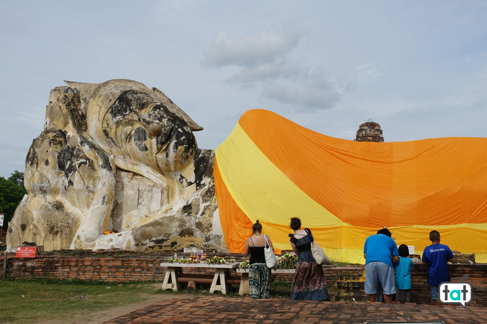 thailandia buddha sdraiato