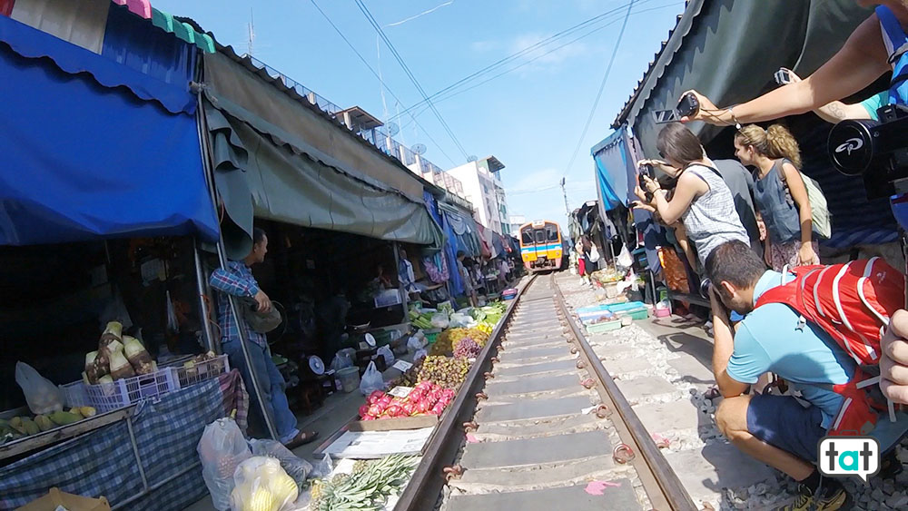 bangkok-maeklong-railway-market