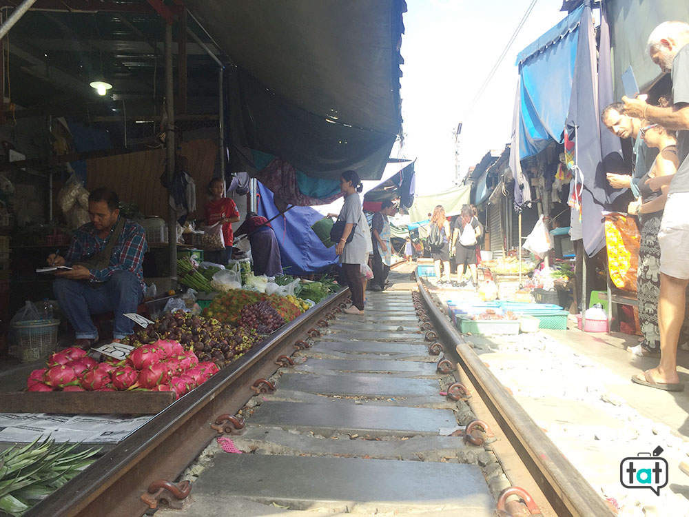 bangkok-maeklong-railway-market