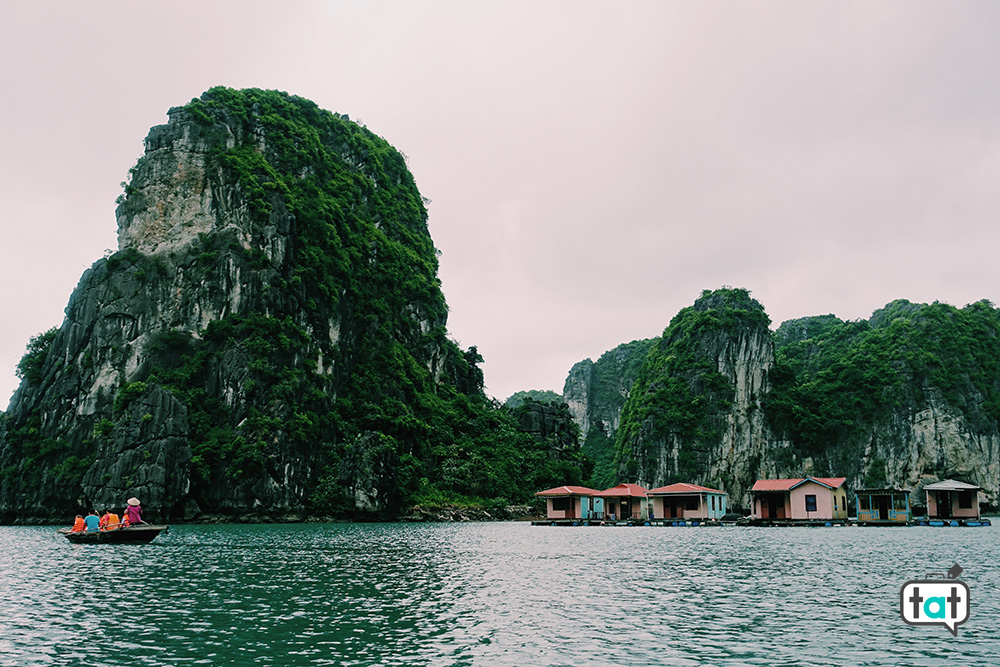 Villaggio pescatori Halong bay