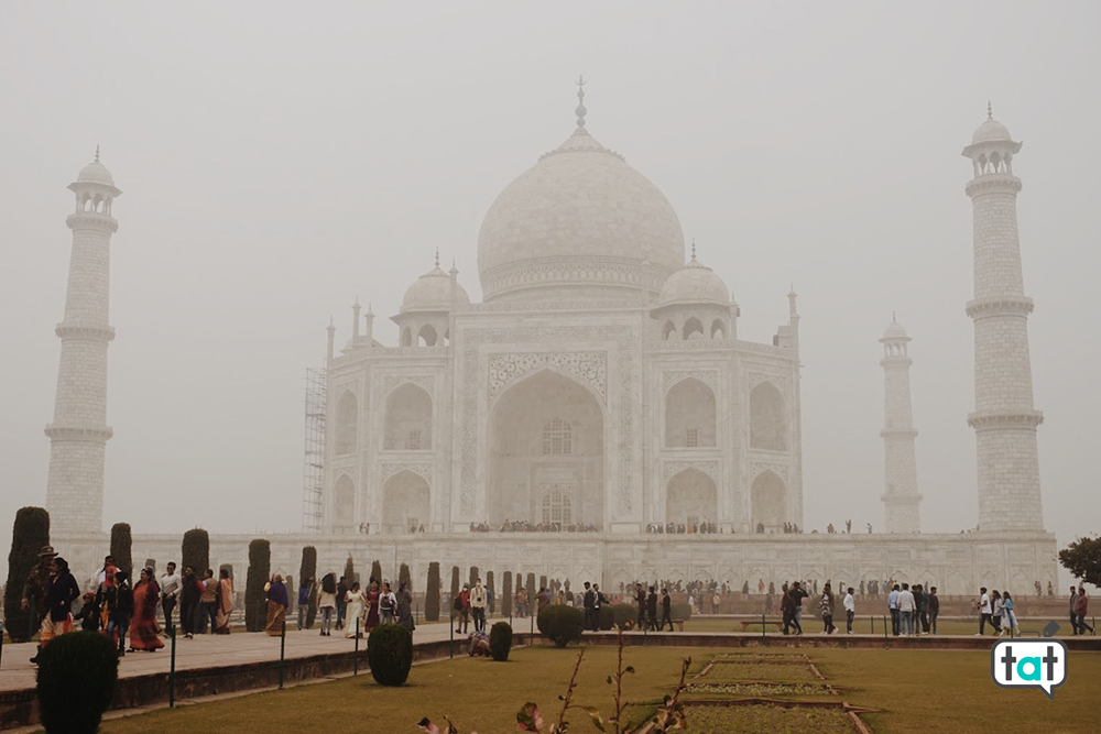 Taj Mahal con la nebbia